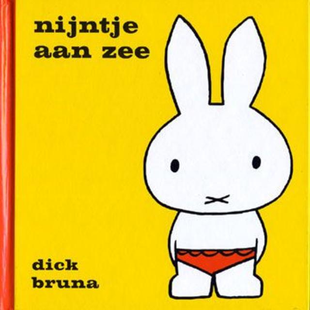 miffy(ミッフィー)の【洋書ブルーナ絵本】nijntje aan zee/ミッフィーうさこちゃんとうみ エンタメ/ホビーの本(洋書)の商品写真