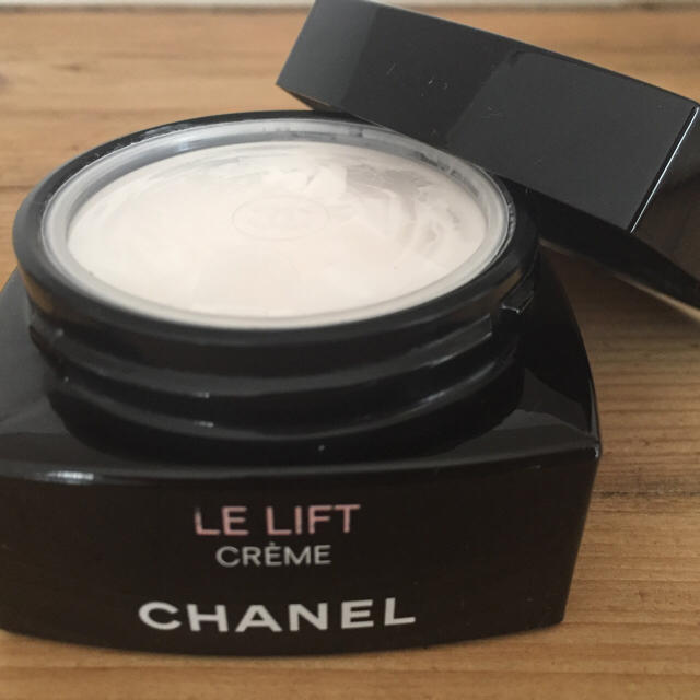 9割残!シャネル LE L クレーム 50g CHANEL LE LIFT