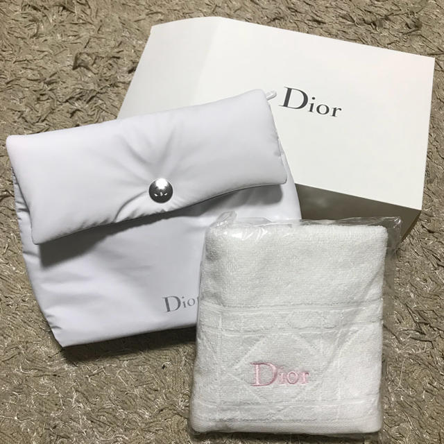 Dior(ディオール)の非売品 ノベルティー ポーチ タオル エンタメ/ホビーのコレクション(ノベルティグッズ)の商品写真