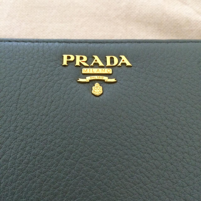 PRADA(プラダ)の【シュンシュンマミー様専用】PRADA 財布 新品 未使用 レディースのファッション小物(財布)の商品写真