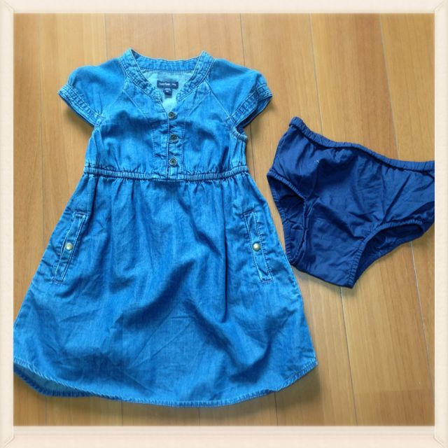 babyGAP(ベビーギャップ)のGAPデニムワンピース 95 キッズ/ベビー/マタニティのキッズ服女の子用(90cm~)(その他)の商品写真