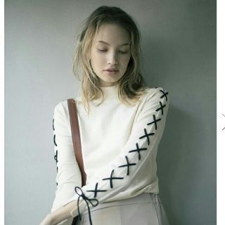 アメリヴィンテージ(Ameri VINTAGE)のアメリヴィンテージ lase up sleeve knitニット白(ニット/セーター)