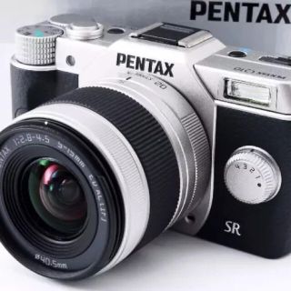 ペンタックス(PENTAX)のデジタル一眼レフカメラ  豪華おまけ付  PENTAX Q10 望遠レンズ付き(ミラーレス一眼)