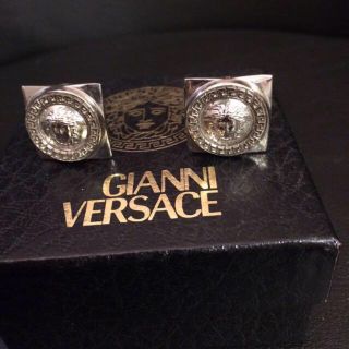 ヴェルサーチ(VERSACE)のヴェルサーチ♡シルバーイヤリング(イヤリング)