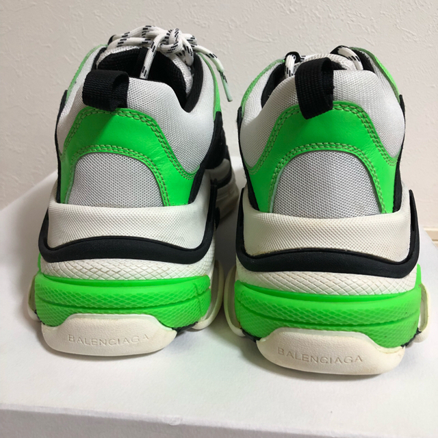 Balenciaga(バレンシアガ)の新品！鑑定済み確実正規品BALENCIAGA  triple s バレンシアガ  メンズの靴/シューズ(スニーカー)の商品写真