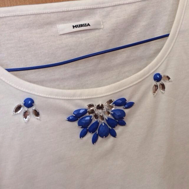 MURUA(ムルーア)のネオンフラワービジューノースリTOPS レディースのトップス(Tシャツ(半袖/袖なし))の商品写真