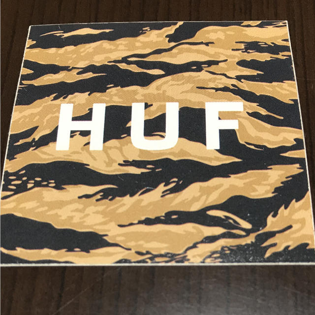 HUF(ハフ)の【縦5cm横5cm】HUF レア ステッカー トラ柄 自動車/バイクのバイク(ステッカー)の商品写真