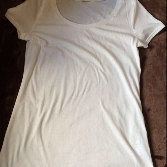 AZUL by moussy(アズールバイマウジー)のAZUL 無地ホワイトTシャツ レディースのトップス(Tシャツ(半袖/袖なし))の商品写真