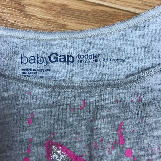 babyGAP(ベビーギャップ)の【90cm 】baby Gap 星柄グリッターＴシャツ キッズ/ベビー/マタニティのベビー服(~85cm)(その他)の商品写真