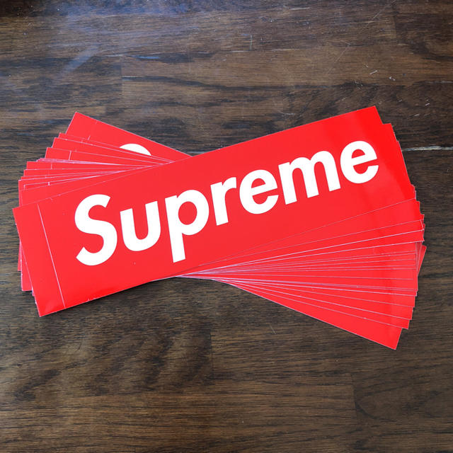 Supreme(シュプリーム)のSupreme ボックスロゴステッカー (1枚の価格) エンタメ/ホビーのコレクション(ノベルティグッズ)の商品写真