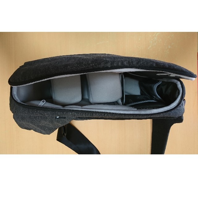 Incase(インケース)のincase DSLR sling pack メンズのバッグ(メッセンジャーバッグ)の商品写真