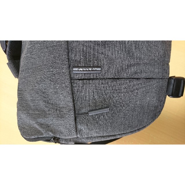 Incase(インケース)のincase DSLR sling pack メンズのバッグ(メッセンジャーバッグ)の商品写真