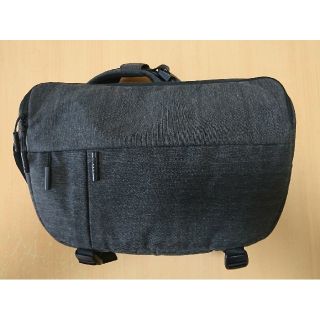 インケース(Incase)のincase DSLR sling pack(メッセンジャーバッグ)