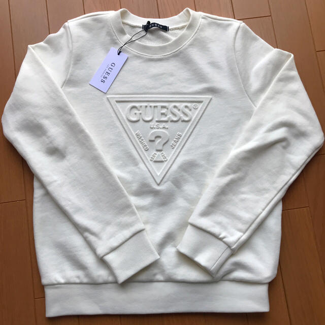 GUESS(ゲス)のゲス トレーナー 新品タグ付き レディースのトップス(トレーナー/スウェット)の商品写真