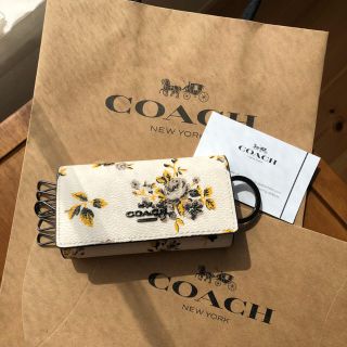 コーチ(COACH)の【新品 未使用】COACH コーチ 花柄 6連リングキーケース ギフトセット付き(キーケース)