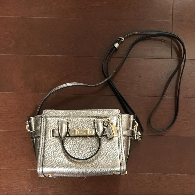 COACH(コーチ)のゆうこりん様専用☆美品スワッガー ショルダーバッグ ゴールド ポシェット レディースのバッグ(ショルダーバッグ)の商品写真