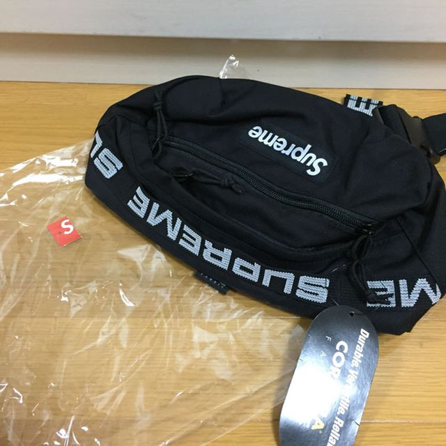 Supreme(シュプリーム)の18SS Supreme Waist Bag ウエストバッグ Black 黒 メンズのバッグ(ボストンバッグ)の商品写真