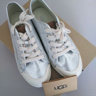 アグ(UGG)のUGG メタリックシルバー スニーカー Jr24.5cm(スニーカー)