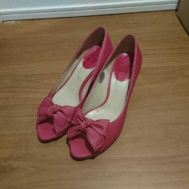 Akakura(アカクラ)のピンク オープントゥ リボンパンプス 24㎝ レディースの靴/シューズ(ハイヒール/パンプス)の商品写真