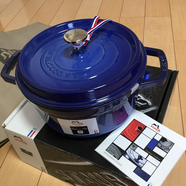 STAUB(ストウブ)のストウブ 鍋 22cm ロイヤルブルー インテリア/住まい/日用品のキッチン/食器(鍋/フライパン)の商品写真