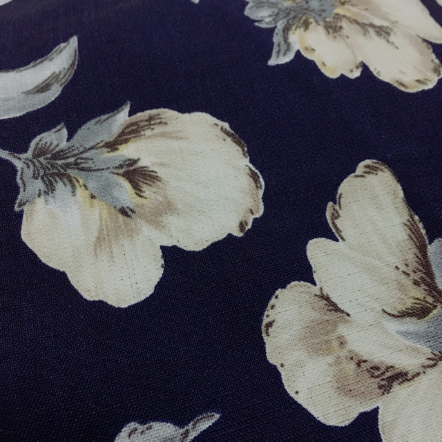 EMSEXCITE(エムズエキサイト)の花柄 ネイビースカート レディースのスカート(ひざ丈スカート)の商品写真