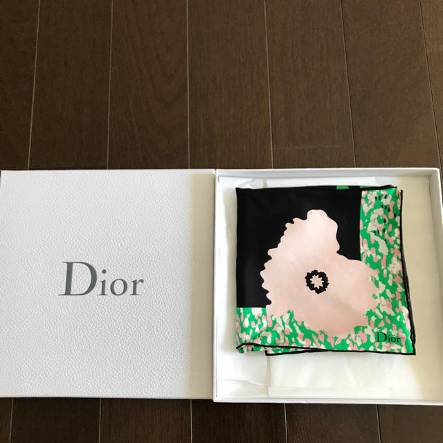 Dior(ディオール)のDior シルク100%スカーフ  レディースのファッション小物(バンダナ/スカーフ)の商品写真