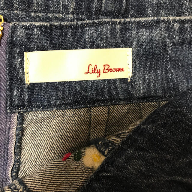 Lily Brown(リリーブラウン)の値下げ！ リリーブラウン メキシコ刺繍デニムスカート レディースのスカート(ひざ丈スカート)の商品写真