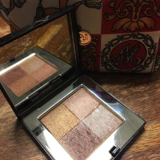 BOBBI BROWN(ボビイブラウン)のシマーブリックコンパクト コスメ/美容のベースメイク/化粧品(フェイスカラー)の商品写真