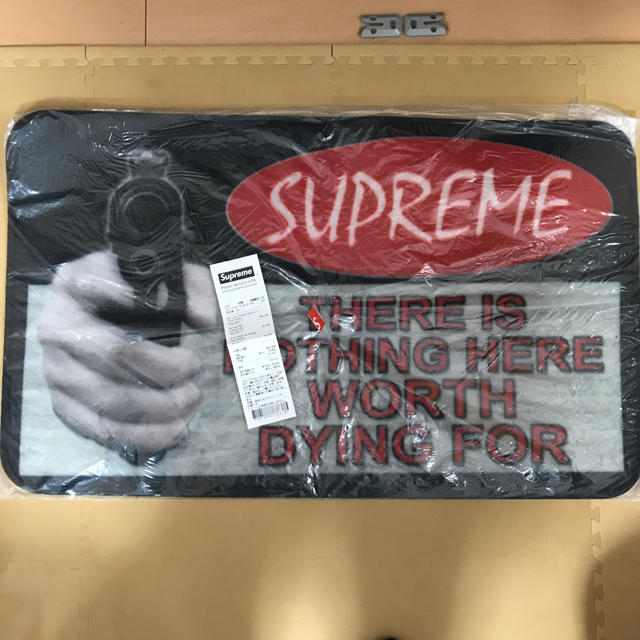 Supreme(シュプリーム)のsupreme welcome mat インテリア/住まい/日用品のラグ/カーペット/マット(玄関マット)の商品写真