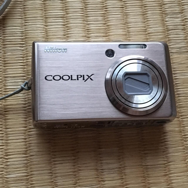 Nikon(ニコン)のNikon COOLPIX S600 クールピクス コンパクトデジカメ スマホ/家電/カメラのカメラ(コンパクトデジタルカメラ)の商品写真