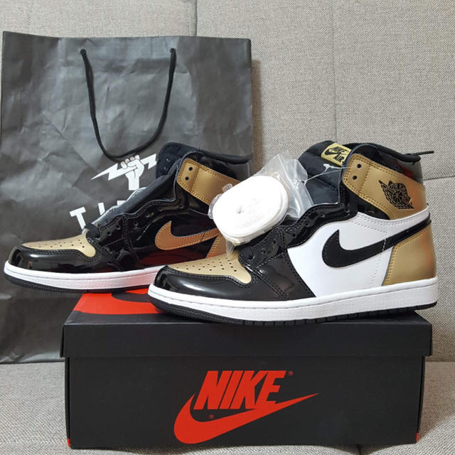 NIKE(ナイキ)の新品 Air Jordan 1 Gold Toe サイズ26cm メンズの靴/シューズ(スニーカー)の商品写真