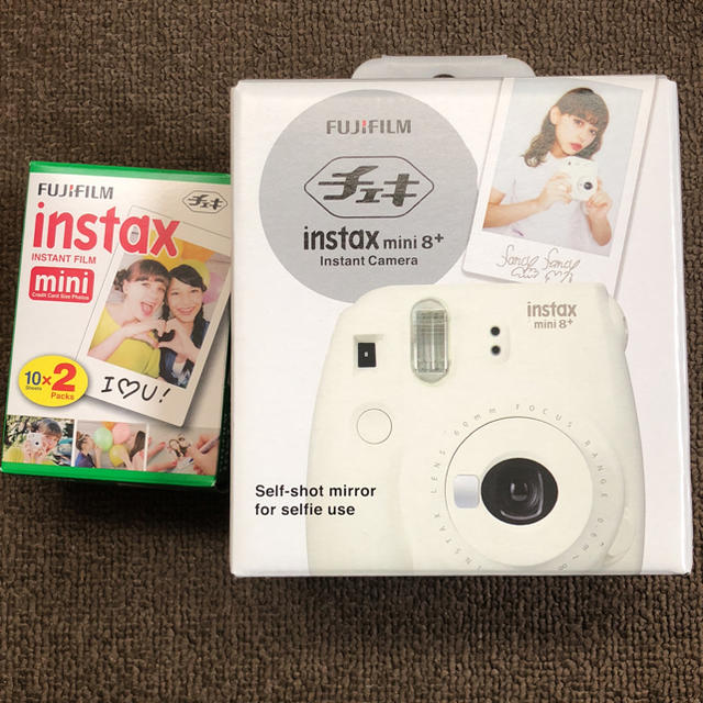 富士フイルム(フジフイルム)のチェキとフィルム2パック スマホ/家電/カメラのカメラ(フィルムカメラ)の商品写真