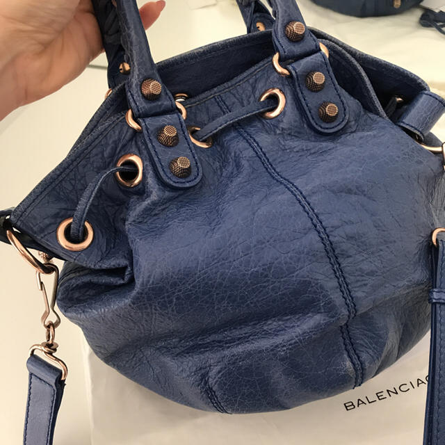 BALENCIAGA BAG(バレンシアガバッグ)のバレンシアガ バッグ ミニ ポンポン ジャイアント  レディースのバッグ(ハンドバッグ)の商品写真