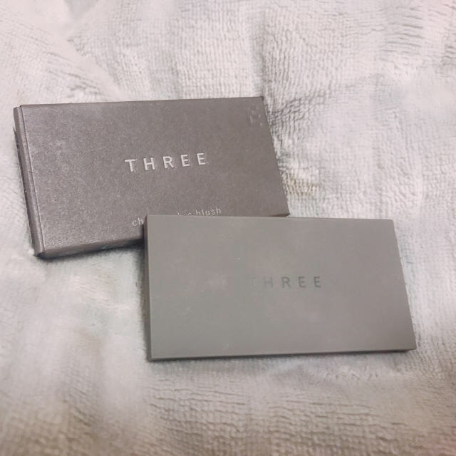 THREE(スリー)のTHREE チーキーシークブラッシュ 04 ギフトフロムタイム コスメ/美容のベースメイク/化粧品(チーク)の商品写真