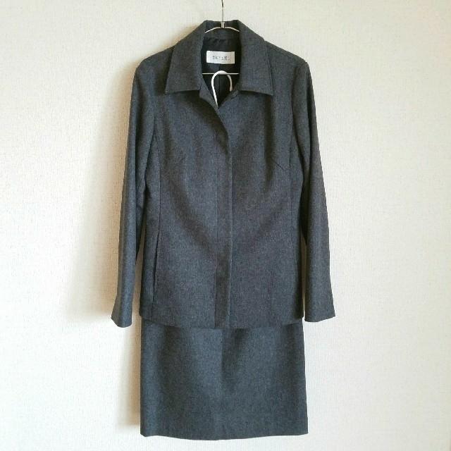 Benefit(ベネフィット)のスーツ ジャケット スカート パンツ 
3点セット グレー
 レディースのフォーマル/ドレス(スーツ)の商品写真