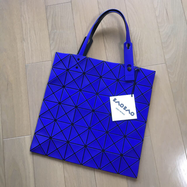 ISSEY MIYAKE(イッセイミヤケ)のバオバオ トートバッグ イッセイミヤケ BAO BAO  ルーセント 6×6 レディースのバッグ(トートバッグ)の商品写真