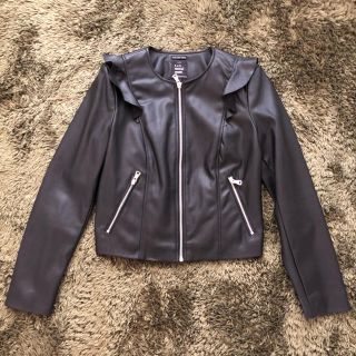 ザラ(ZARA)のZARA フリルレザージャケット Mサイズ 未使用品(ライダースジャケット)