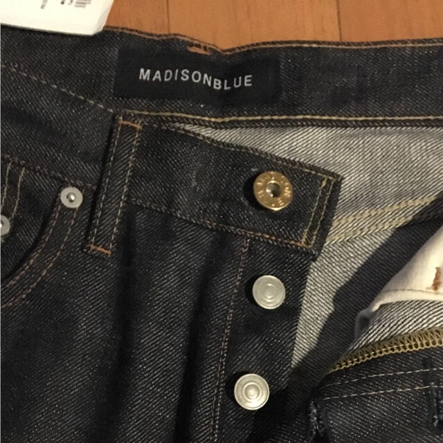 MADISONBLUE(マディソンブルー)のマディソンブルー カットオフストレートデニム02専用です。 レディースのパンツ(デニム/ジーンズ)の商品写真