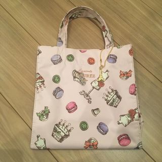 ラデュレ(LADUREE)のラデュレ マカロントート M チャーム付き(トートバッグ)