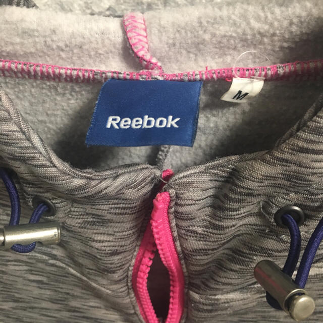 Reebok(リーボック)のReebokフード付ウェア スポーツ/アウトドアのトレーニング/エクササイズ(トレーニング用品)の商品写真