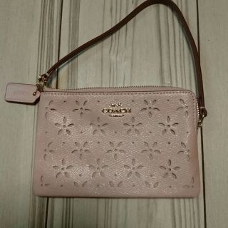 コーチ(COACH)のCOACHリストレット ピンク花柄(ボディバッグ/ウエストポーチ)