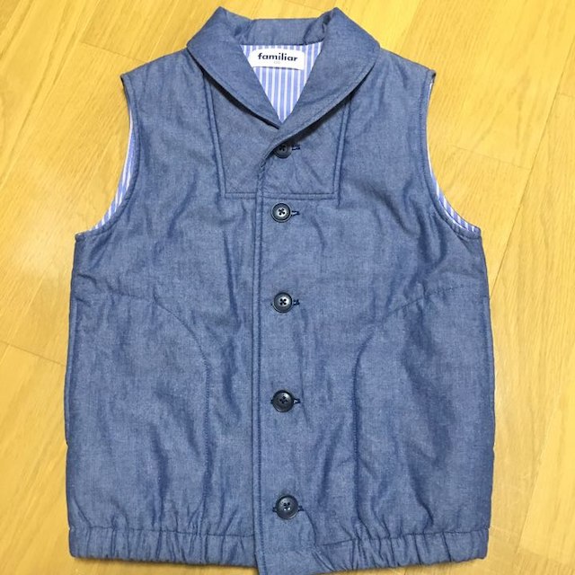 familiar(ファミリア)のfamiliar 中綿ベスト 120センチ キッズ/ベビー/マタニティのキッズ服男の子用(90cm~)(ジャケット/上着)の商品写真