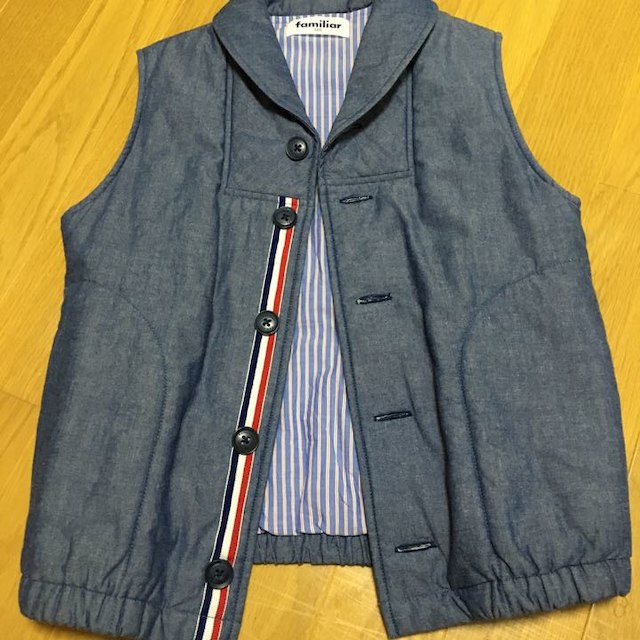 familiar(ファミリア)のfamiliar 中綿ベスト 120センチ キッズ/ベビー/マタニティのキッズ服男の子用(90cm~)(ジャケット/上着)の商品写真