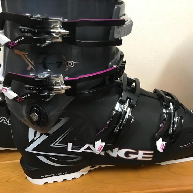 LANGE(ラング)のLANGE  ラング  スキーブーツ  25.5  新品です。 スポーツ/アウトドアのスキー(ブーツ)の商品写真