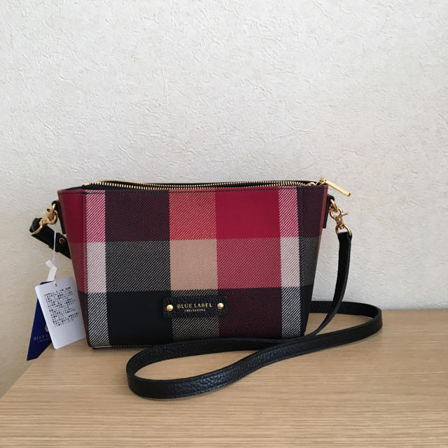 BURBERRY BLUE LABEL(バーバリーブルーレーベル)の新品ブルーレーベルクレストブリッジバッグ☆レッド レディースのバッグ(ショルダーバッグ)の商品写真