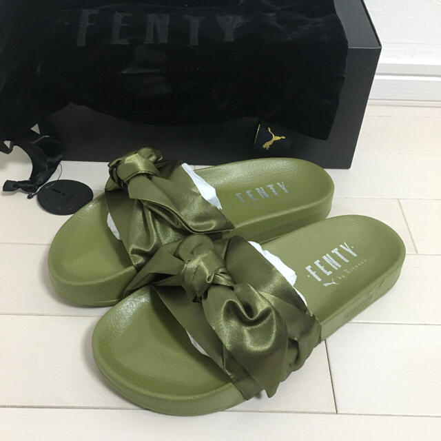 【新品未使用】23 プーマ FENTY by Rihanna サンダル オリーブ