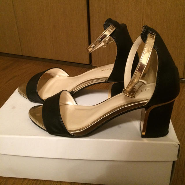 サンダル 黒×ゴールド レディースの靴/シューズ(サンダル)の商品写真