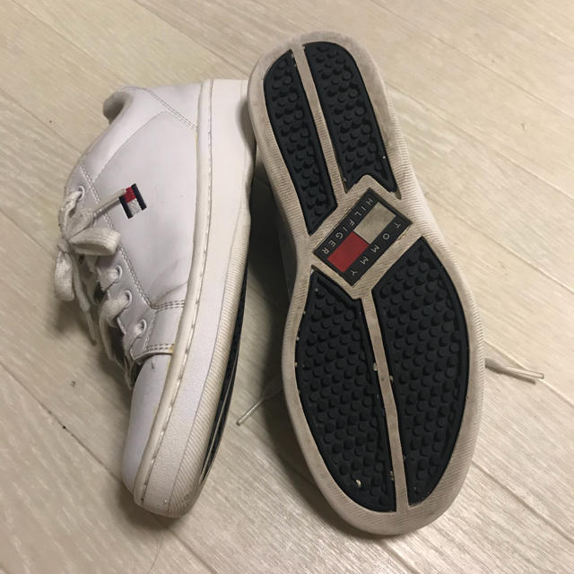 TOMMY HILFIGER(トミーヒルフィガー)のTOMY HILFIGER トミー スニーカー レディース 23.5㎝ ホワイト レディースの靴/シューズ(スニーカー)の商品写真