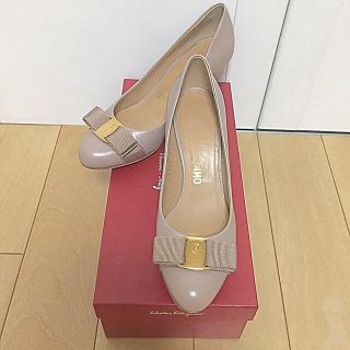 サルヴァトーレフェラガモ(Salvatore Ferragamo)の美品 ferragamo フェラガモ  パンプス シューズ(ハイヒール/パンプス)