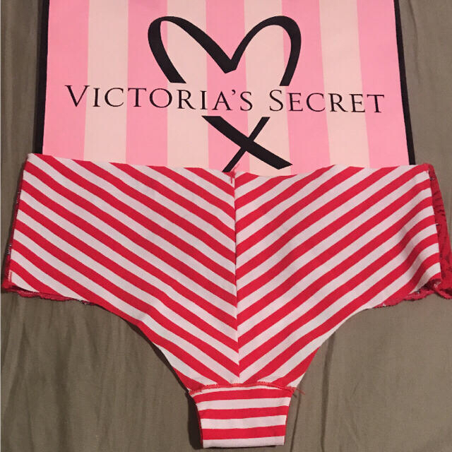 になります Victoria's 1300円 ♡の通販 by Saaya♡'s shop｜ヴィクトリアズシークレットならラクマ Secret